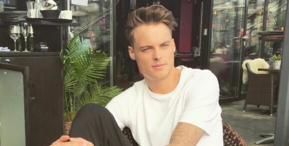 image: Gustav (24) og de andre laksebaronene tjener seg søkkrike. - Det er ille